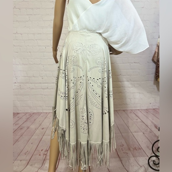 LENA GABRIELLE NEW YORK laser cut micro suede women’s shawl poncho in Grey OSFA - Picture 14 of 17